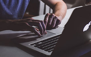 百年一遇"金火合月"：今夜星空的黄金盛宴